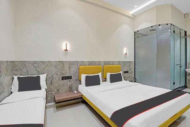 Hotel Gold Palace Inn Surat Exterior foto