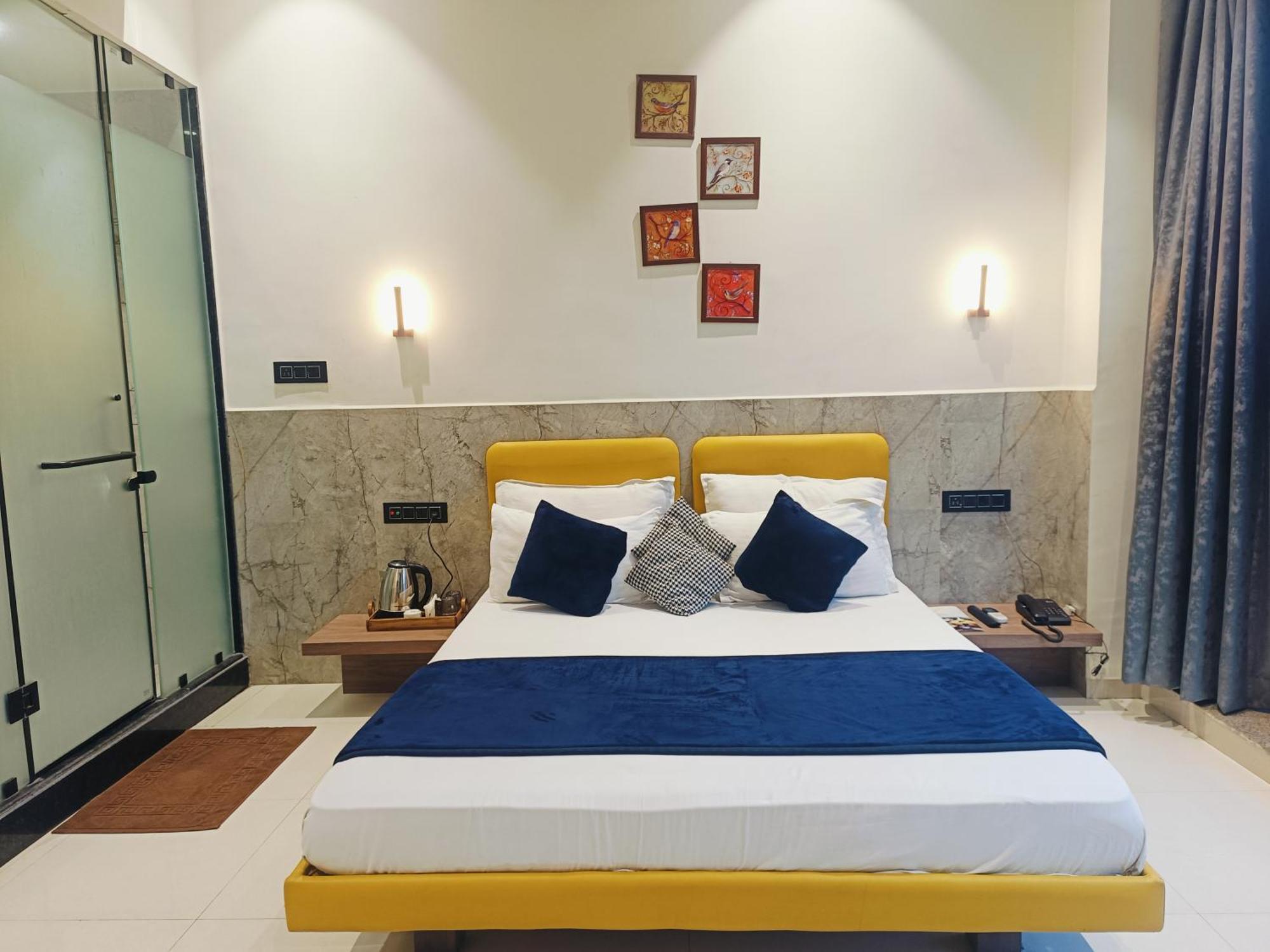 Hotel Gold Palace Inn Surat Exterior foto