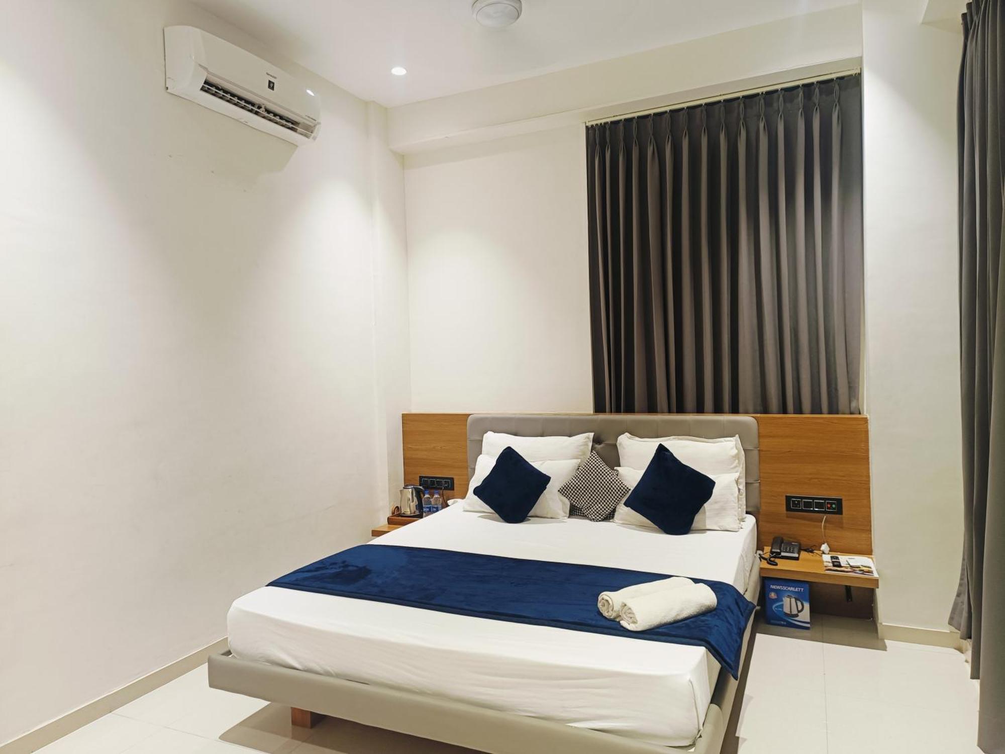 Hotel Gold Palace Inn Surat Exterior foto