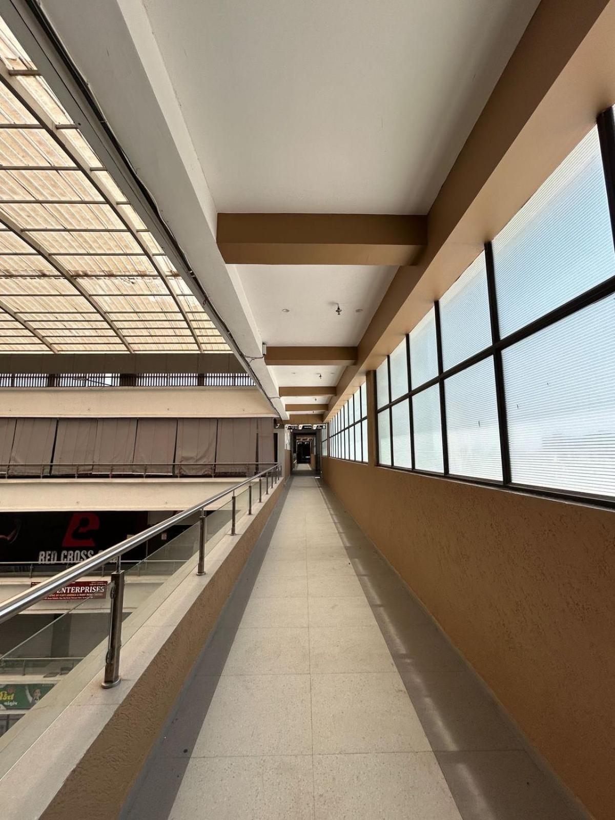 Hotel Gold Palace Inn Surat Exterior foto